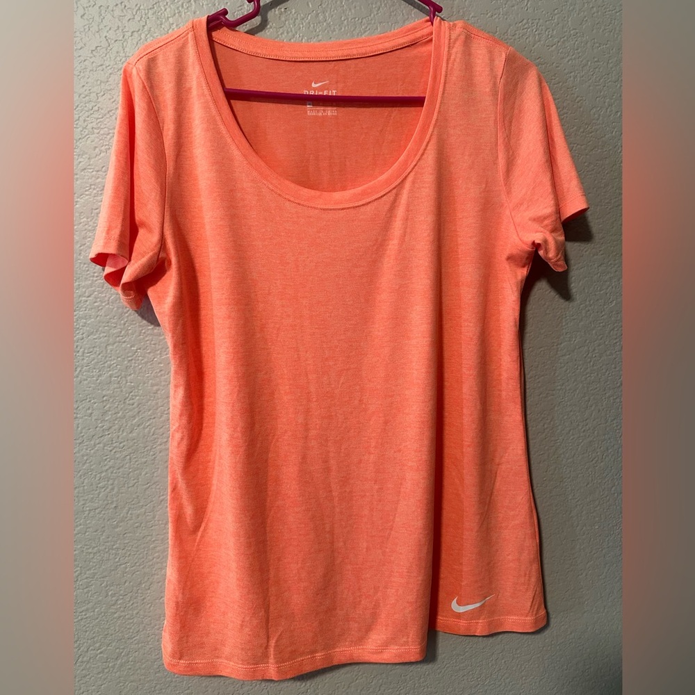 Nike Orange Short Sleeve Tee women’s Dri Fit Shirt Top Size M Med Medium